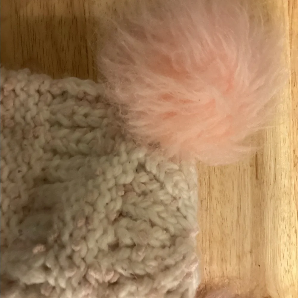 Baby Gap 4-5 yrs m/l Cozy Pinkish/cream knit Pom -Pom Hat(some pilling)